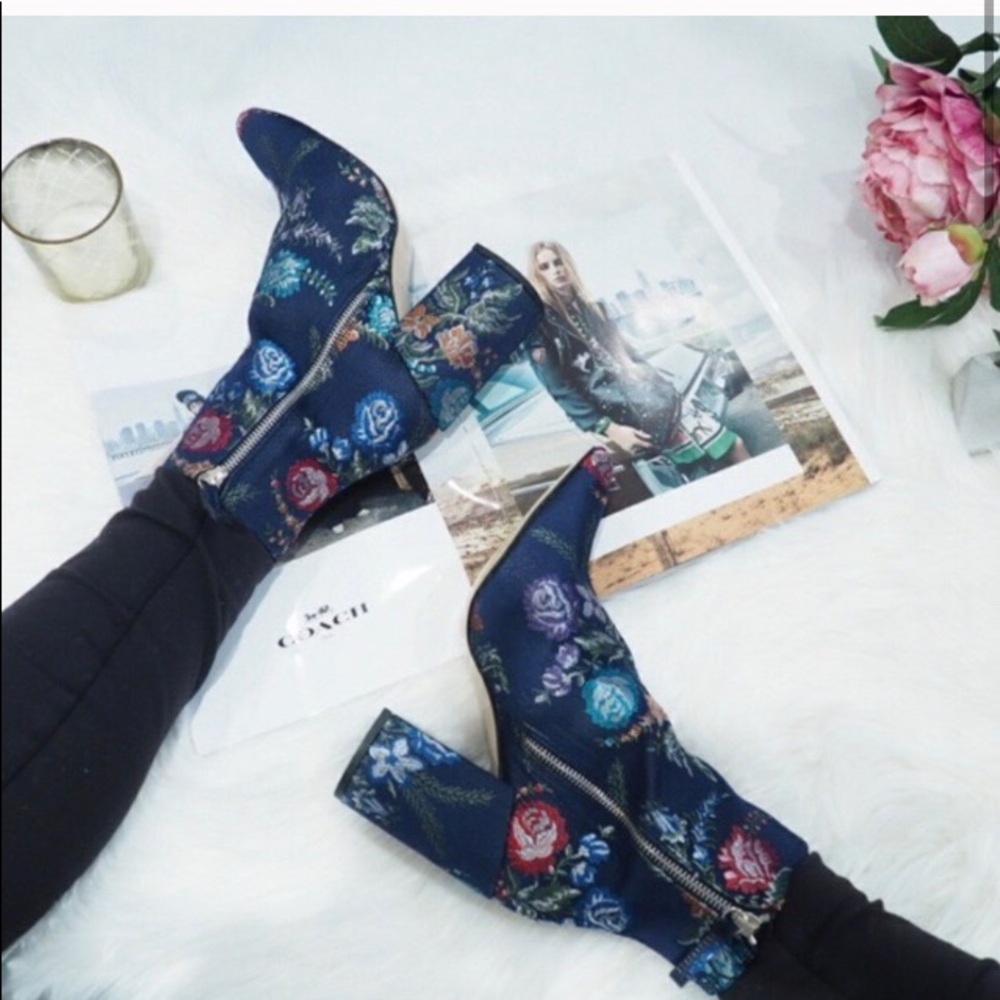 Zara Blue Embroidered Boots